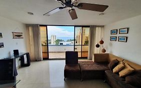 Acogedor apartamento con excelente vista al mar.